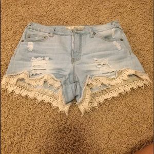 Altar’d State shorts size 5, runs big